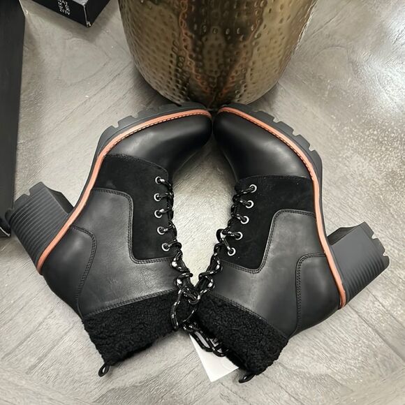 Naturalizer Val Waterproof Ankle Boot (WIDE) - Picture 8 of 13